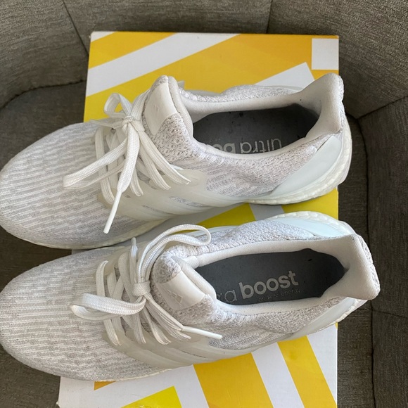 Kids Ultra boost all white 5.5y - Picture 6 of 8